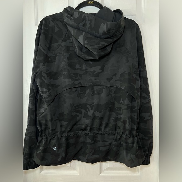 Lululemon Women's Black/Green  Camouflage Jacket Size 8 - Picture 7 of 13